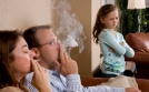 ​Bố hút thuốc, con có nguy cơ mắc hen suyễn cao gấp 3 lần